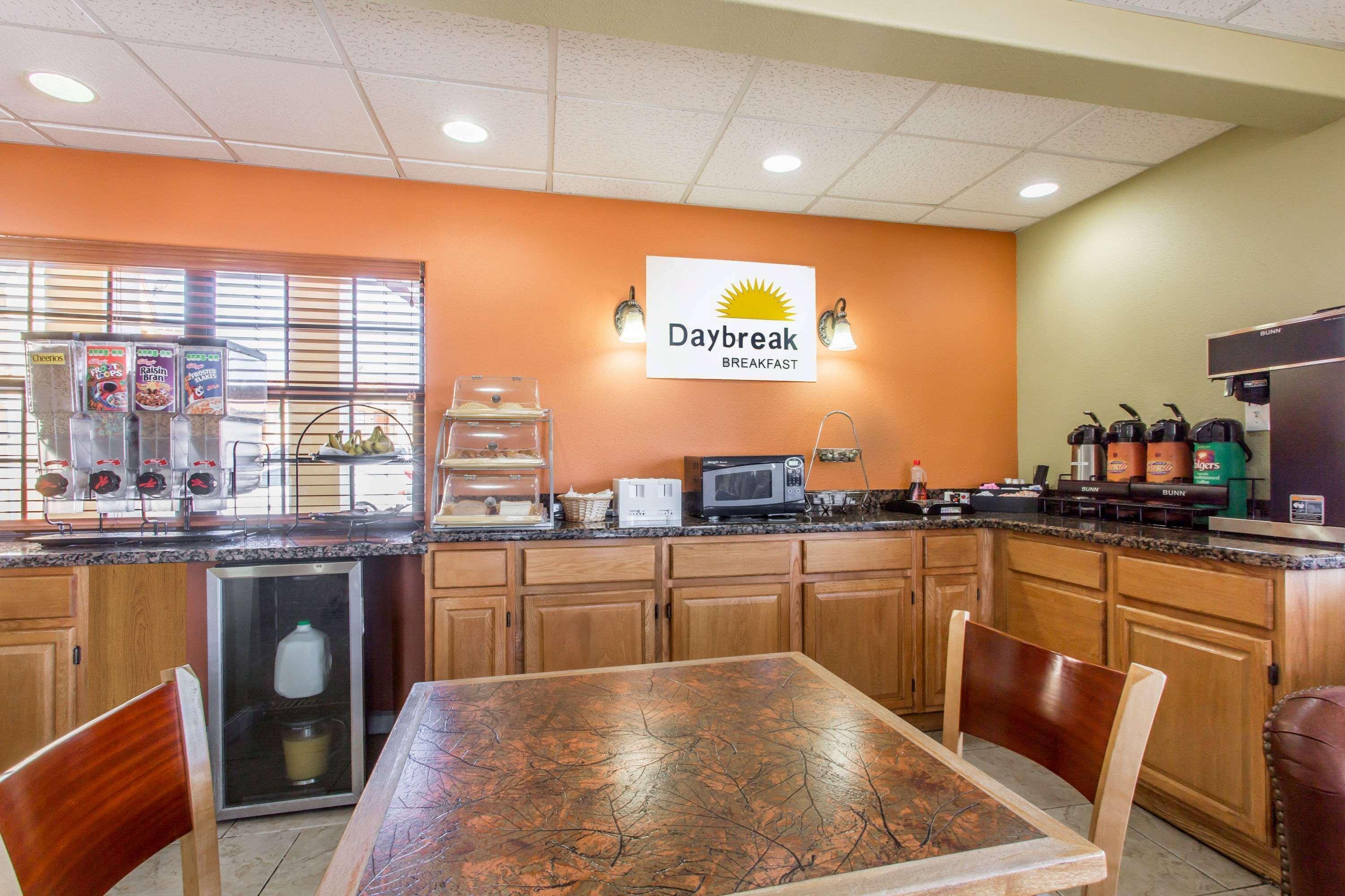 Days Inn By Wyndham Orange Extérieur photo